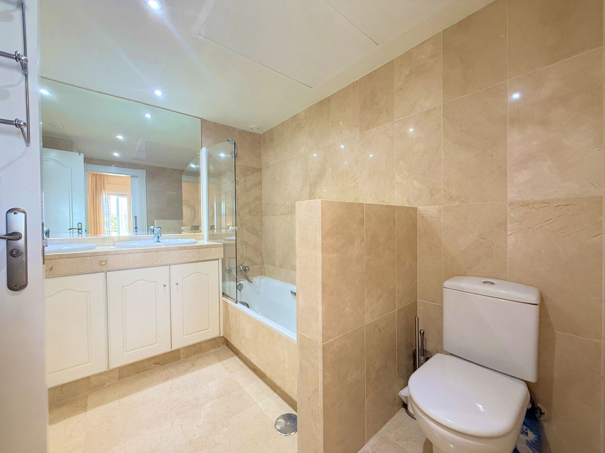 Appartement te koop in Estepona | 2 slaapkamers H5304472