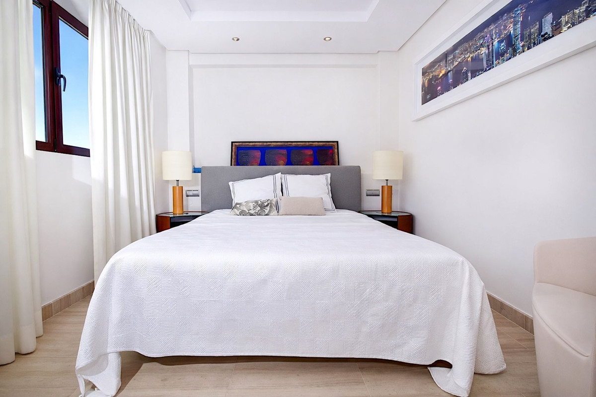 Appartement te koop in Estepona | 4 slaapkamers H5305189