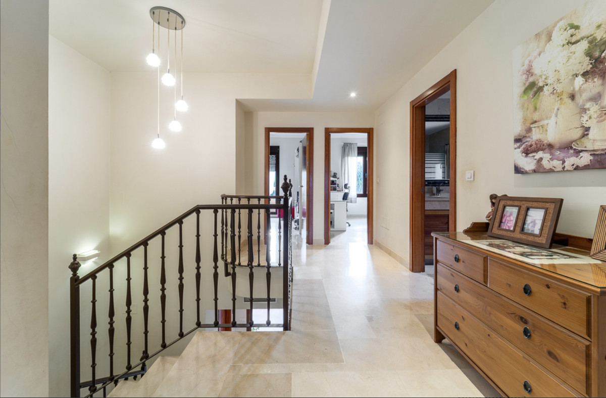 Appartement te koop in Estepona | 4 slaapkamers H5305330