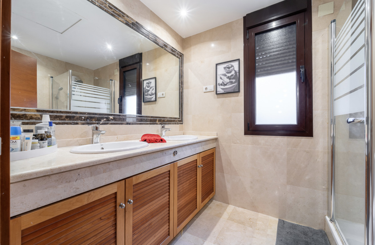 Appartement te koop in Estepona | 4 slaapkamers H5305330