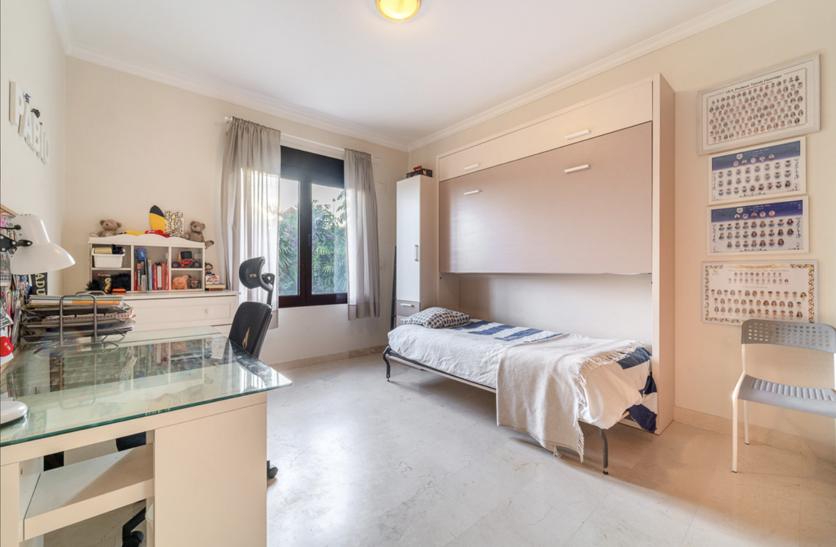 Appartement te koop in Estepona | 4 slaapkamers H5305330