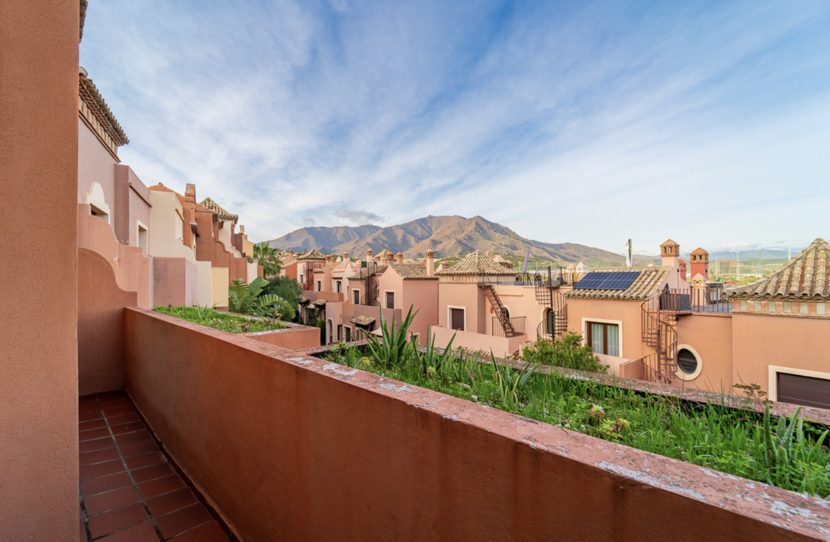 Appartement te koop in Estepona | 4 slaapkamers H5305330