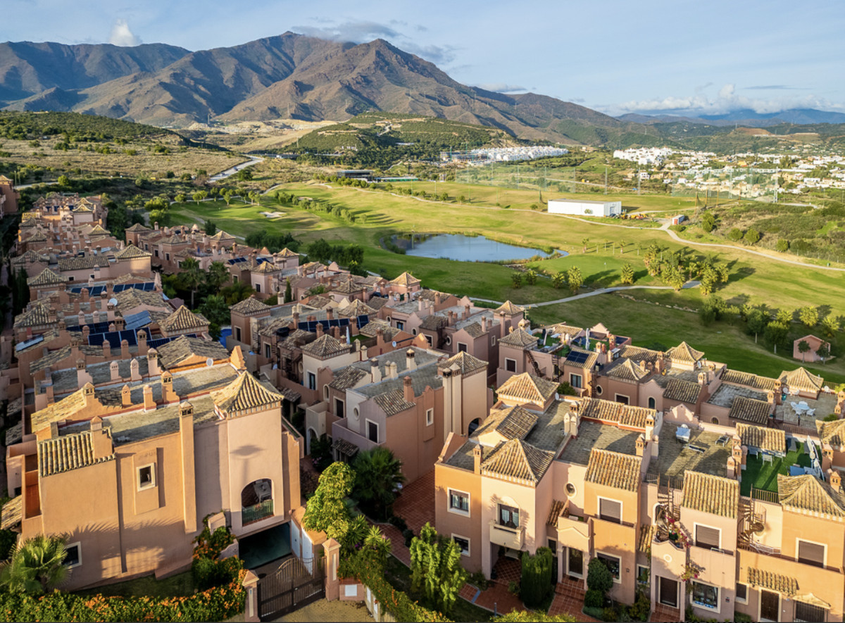 Appartement te koop in Estepona | 4 slaapkamers H5305330