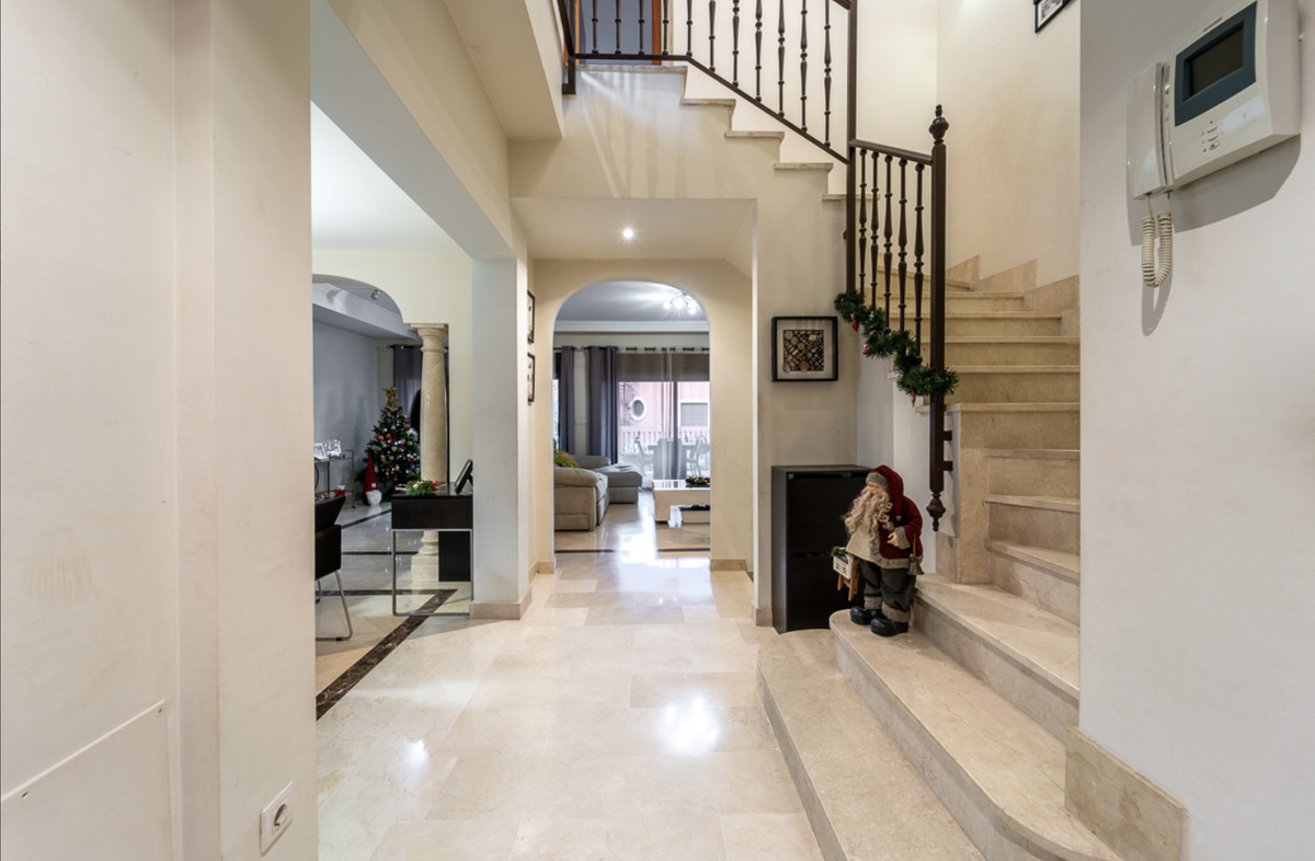 Appartement te koop in Estepona | 4 slaapkamers H5305330