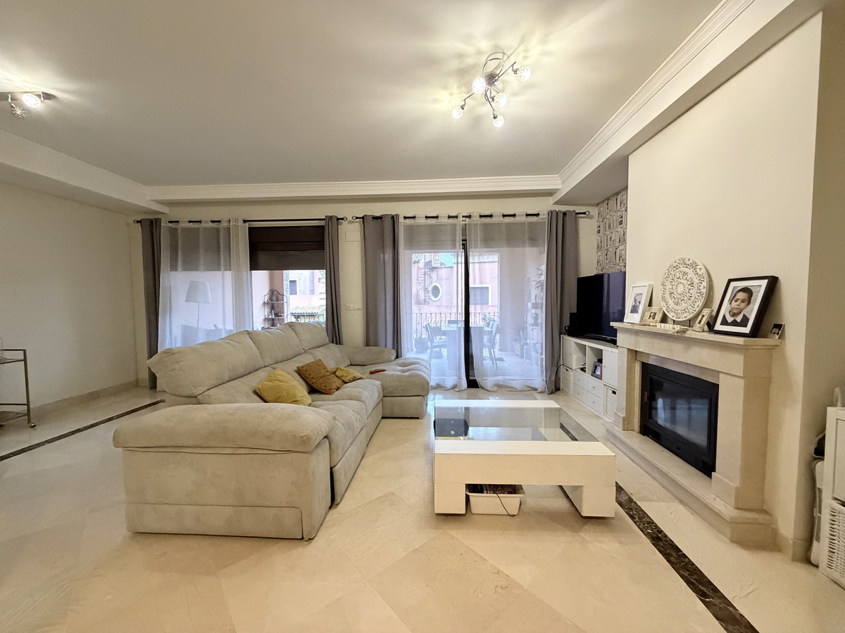 Appartement te koop in Estepona | 4 slaapkamers H5305330