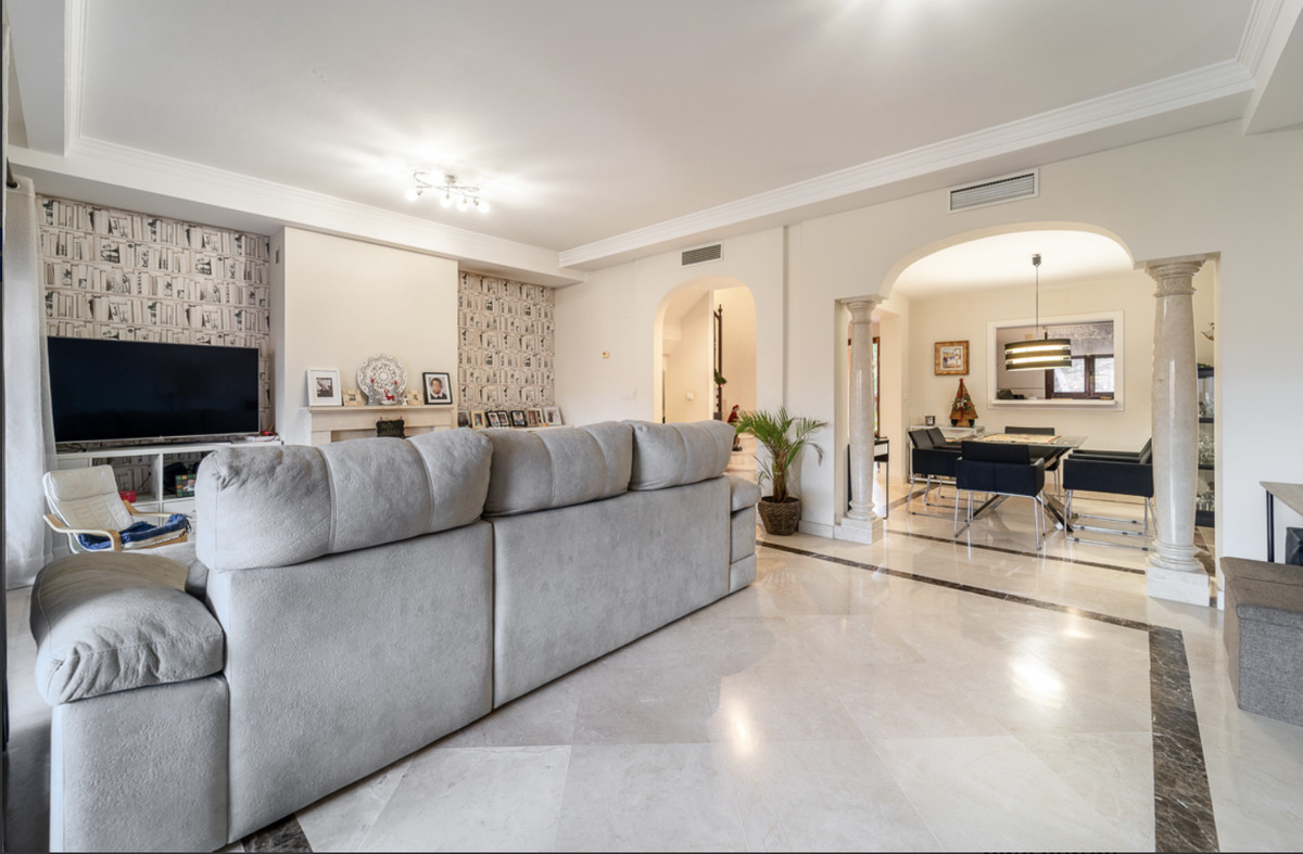 Appartement te koop in Estepona | 4 slaapkamers H5305330