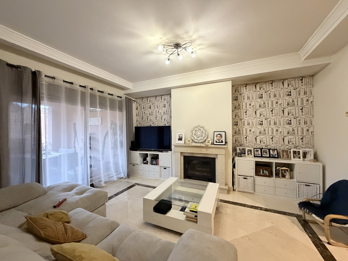 Appartement te koop in Estepona | 4 slaapkamers H5305330