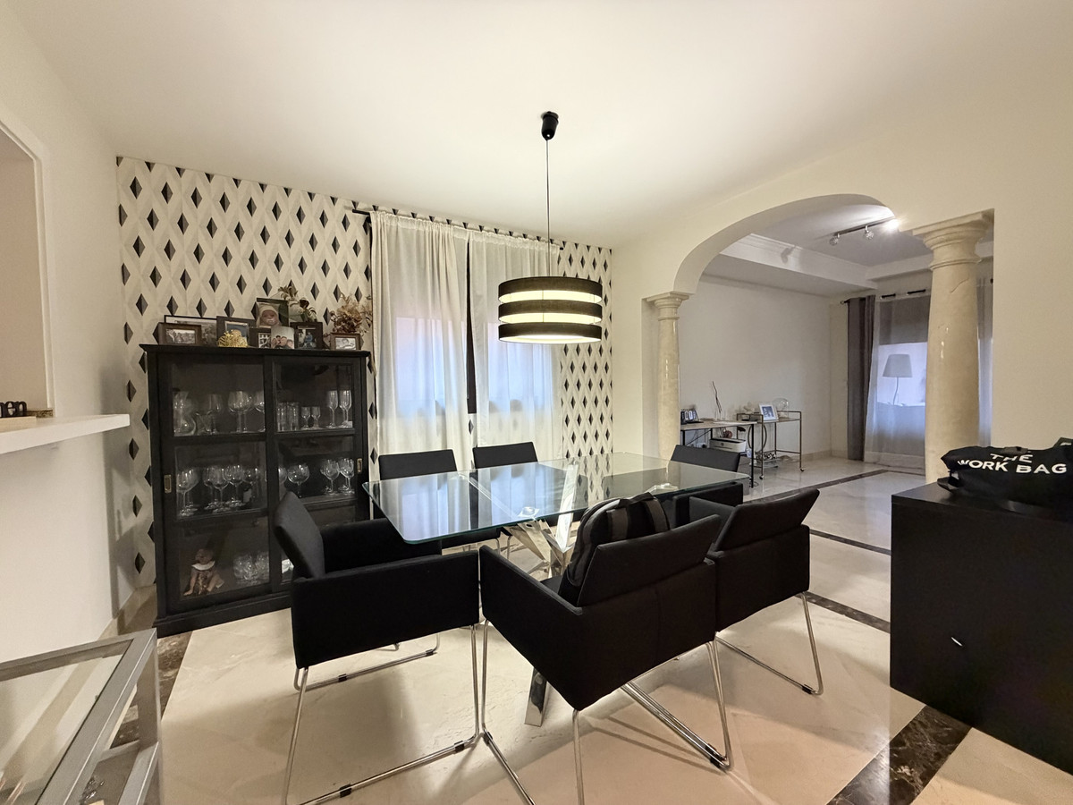 Appartement te koop in Estepona | 4 slaapkamers H5305330