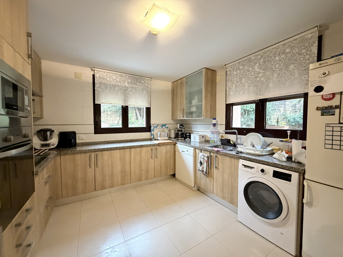 Appartement te koop in Estepona | 4 slaapkamers H5305330