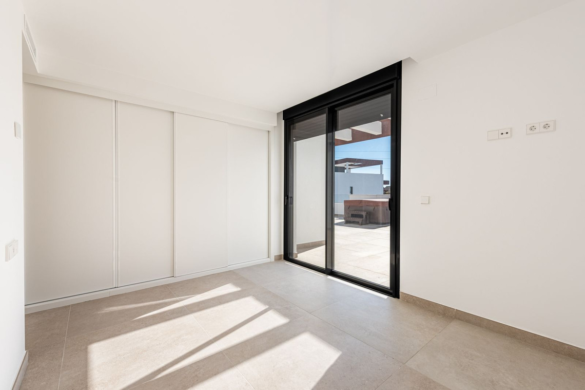 Penthouse te koop in Estepona | 4 slaapkamers H5307904