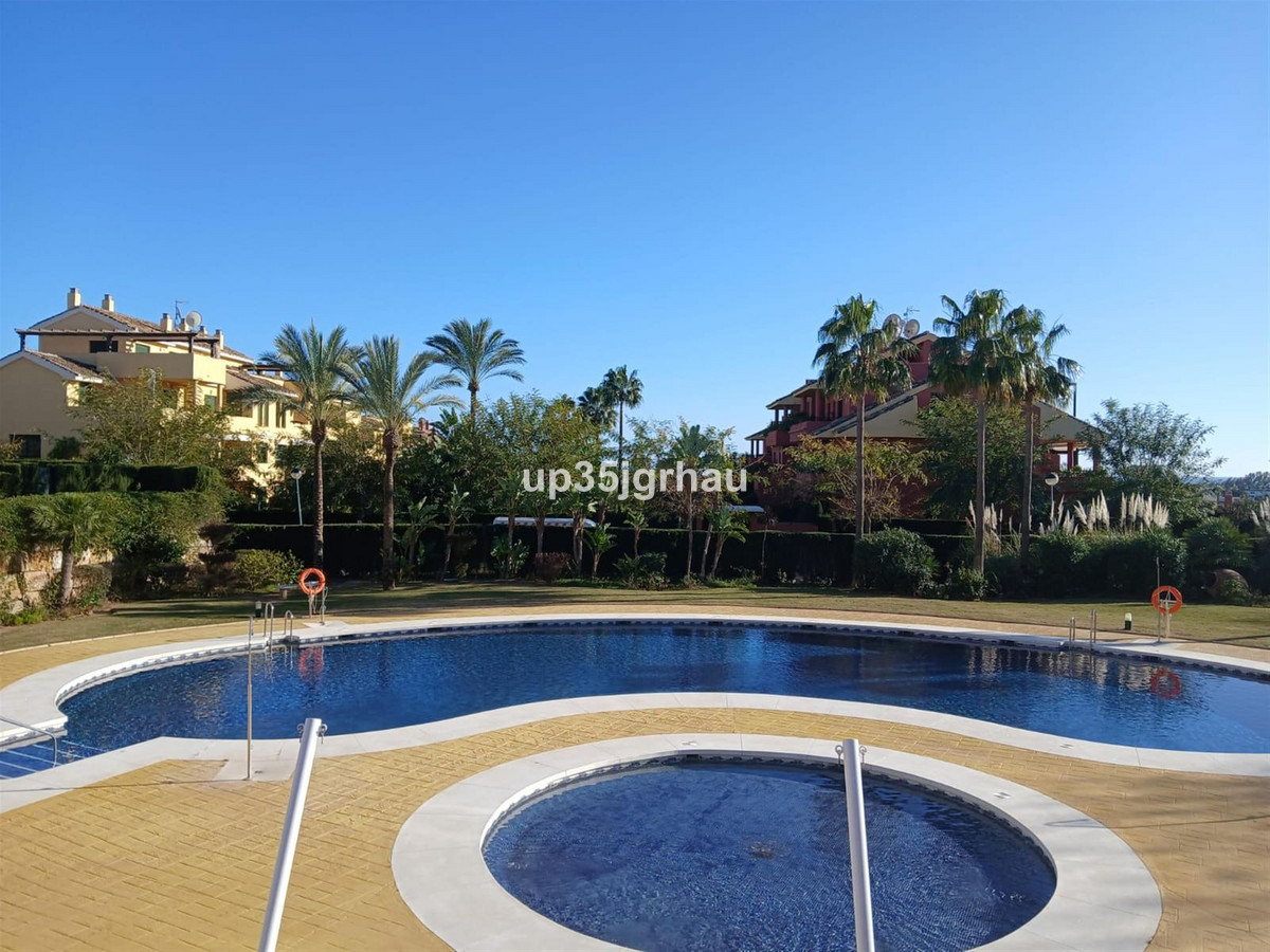 Appartement te koop in Estepona | 2 slaapkamers H5307991