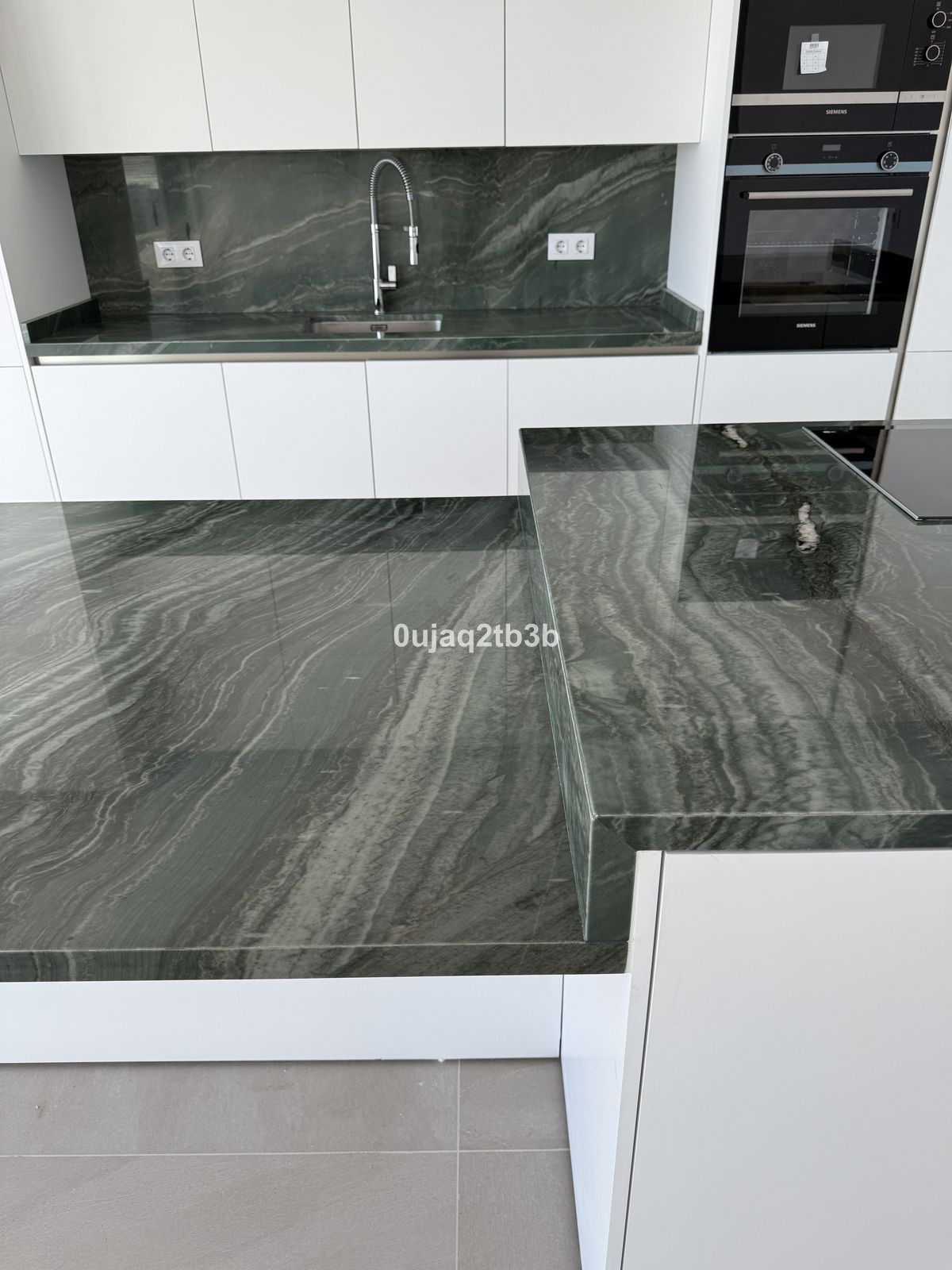 Penthouse te koop in Estepona | 3 slaapkamers H5310931