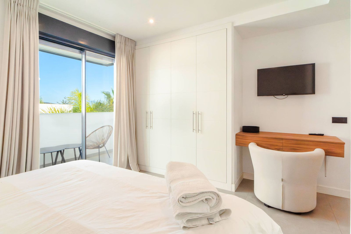 Appartement te koop in Estepona | 4 slaapkamers H5317387