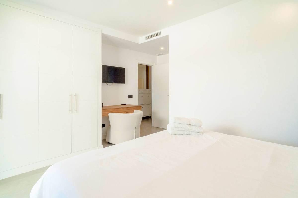 Appartement te koop in Estepona | 4 slaapkamers H5317387