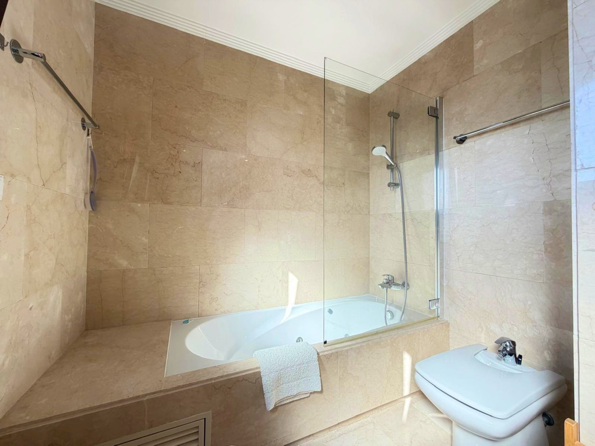 Penthouse te koop in Estepona | 2 slaapkamers H5333236