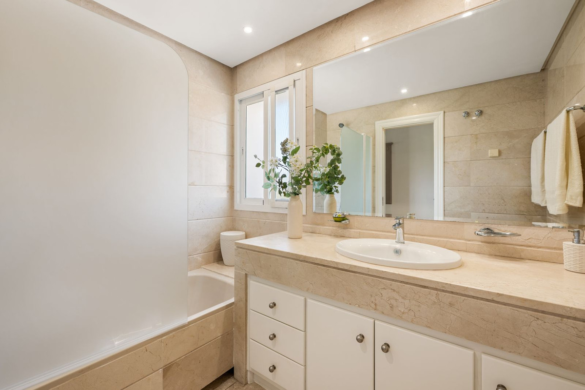 Penthouse te koop in Estepona | 2 slaapkamers H5335552