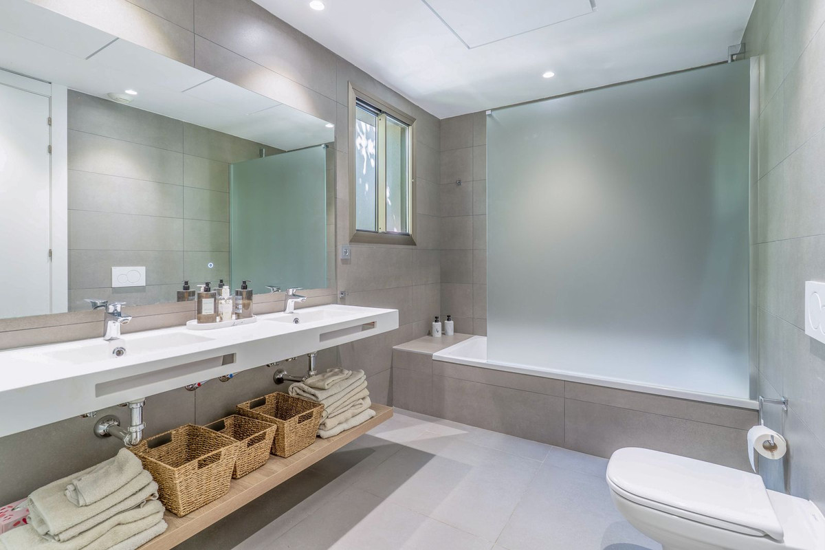 Appartement te koop in Estepona | 4 slaapkamers H5337811