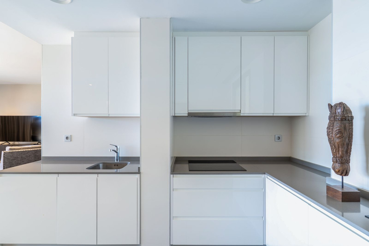 Appartement te koop in Estepona | 4 slaapkamers H5337811