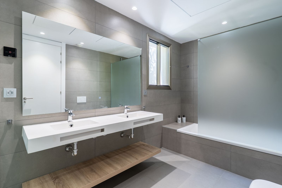 Appartement te koop in Estepona | 4 slaapkamers H5337811