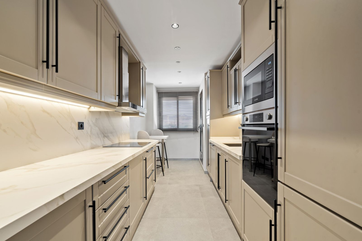 Appartement te koop in Estepona | 3 slaapkamers H5338801