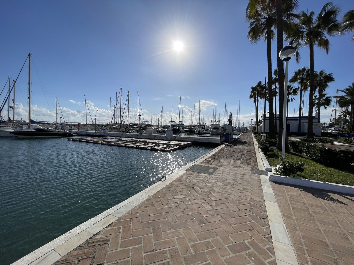 Appartement te koop in Estepona | 4 slaapkamers H5340925