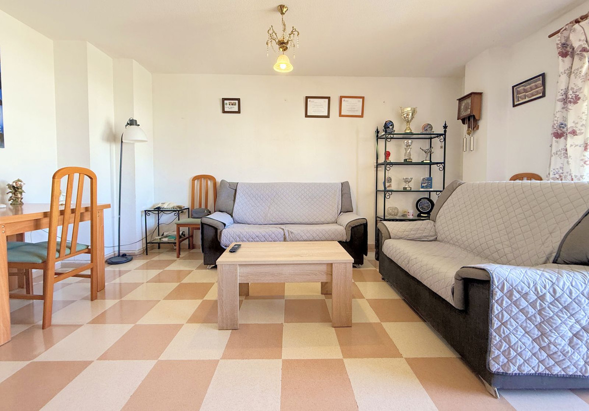 Appartement te koop in Estepona | 4 slaapkamers H5340925