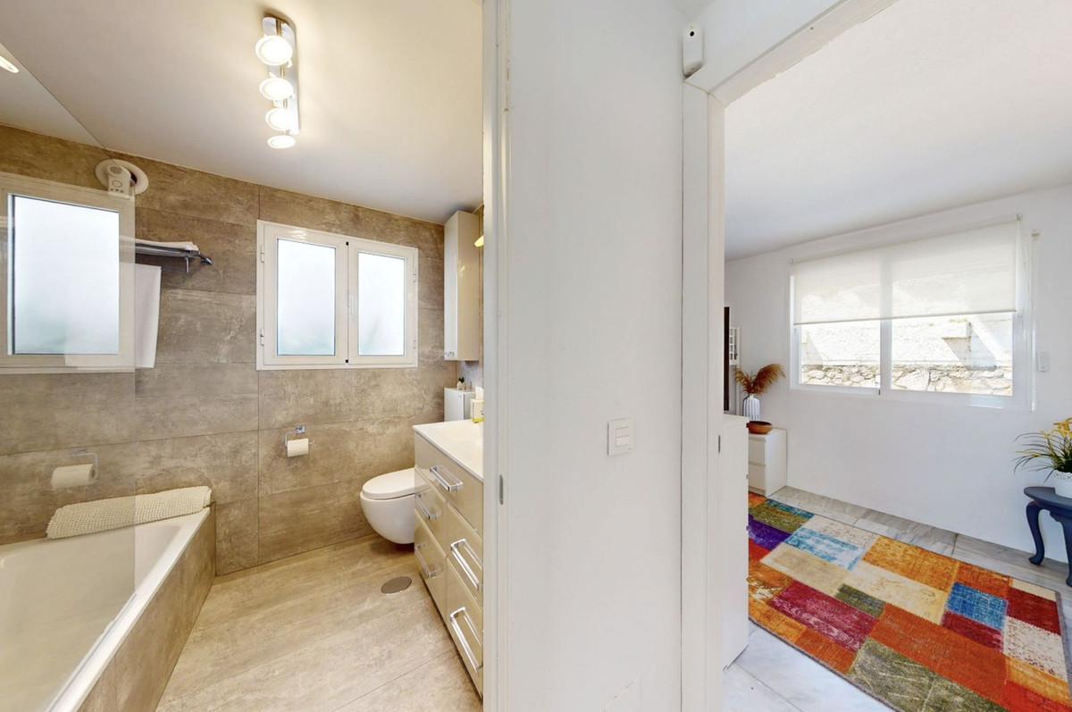 Duplex te koop in Estepona | 4 slaapkamers H5343160