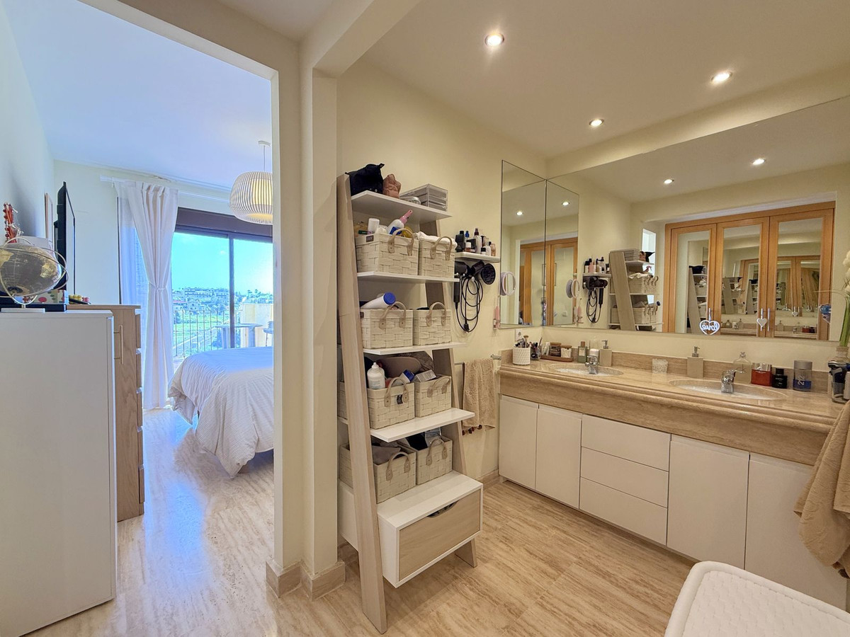 Penthouse te koop in Estepona | 2 slaapkamers H5344333