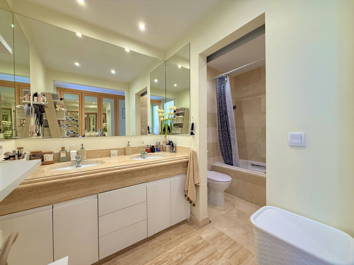 Penthouse te koop in Estepona | 2 slaapkamers H5344333