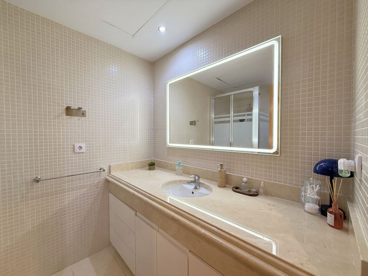 Penthouse te koop in Estepona | 2 slaapkamers H5344333