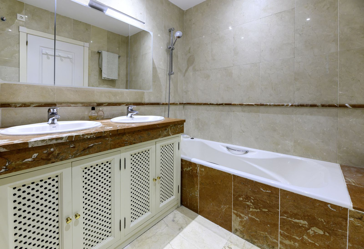 Appartement te koop in Estepona | 3 slaapkamers H5346985