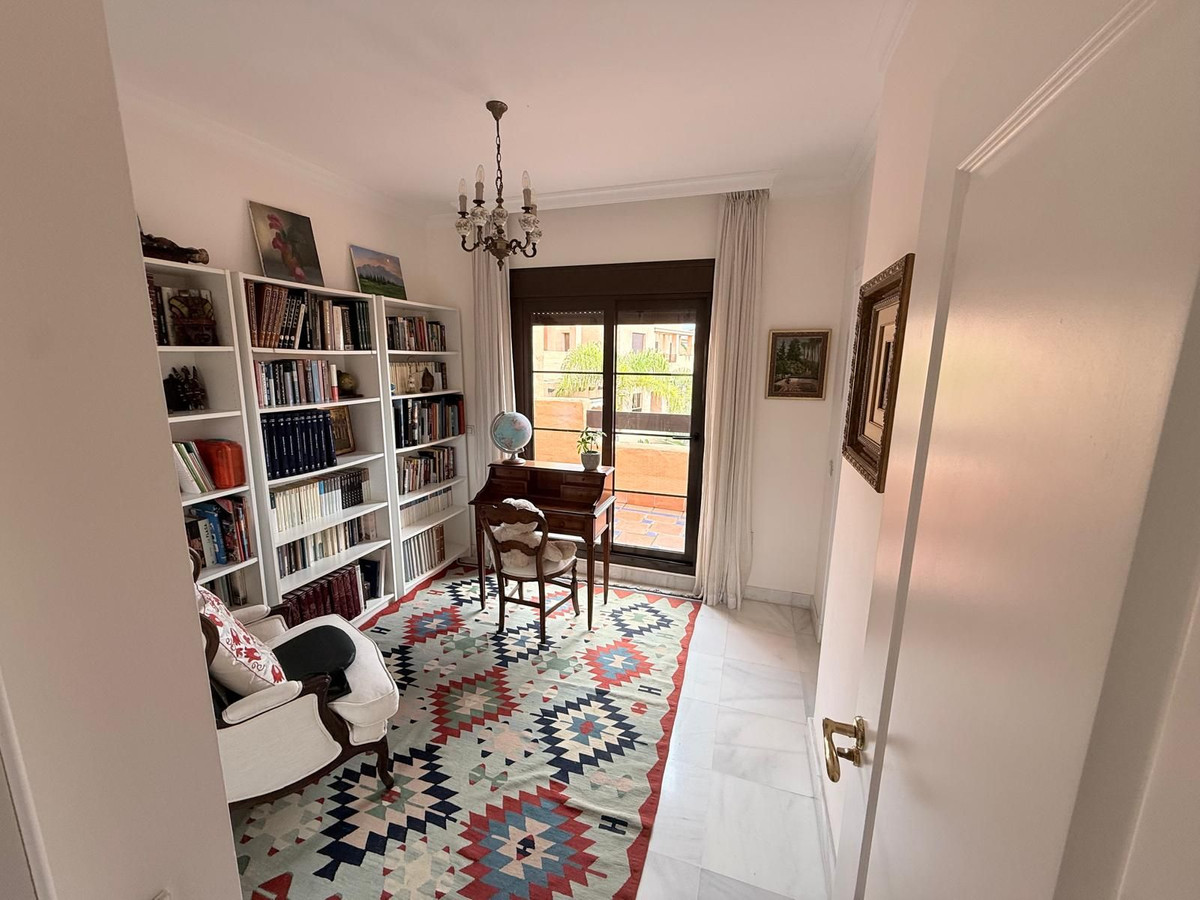 Appartement te koop in Estepona | 4 slaapkamers H5357257