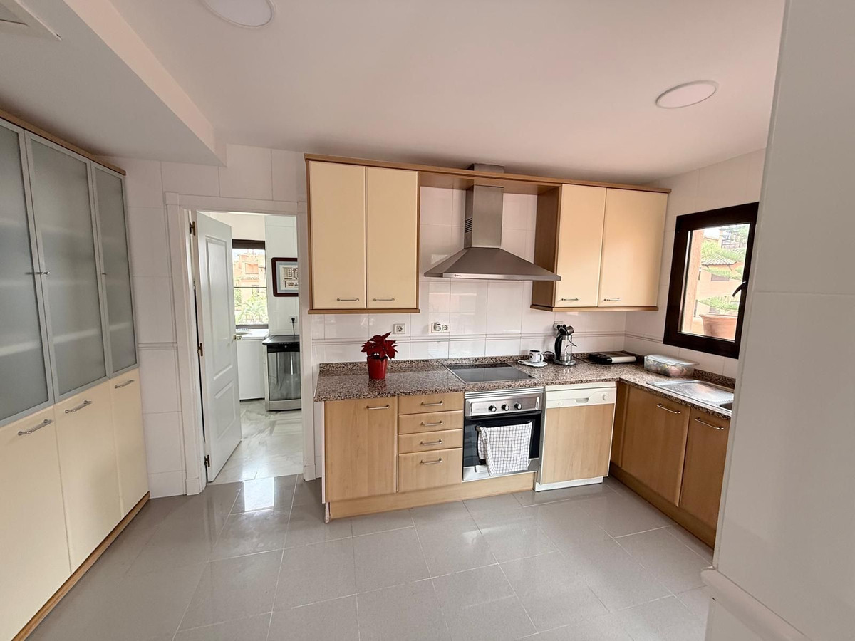 Appartement te koop in Estepona | 4 slaapkamers H5357257