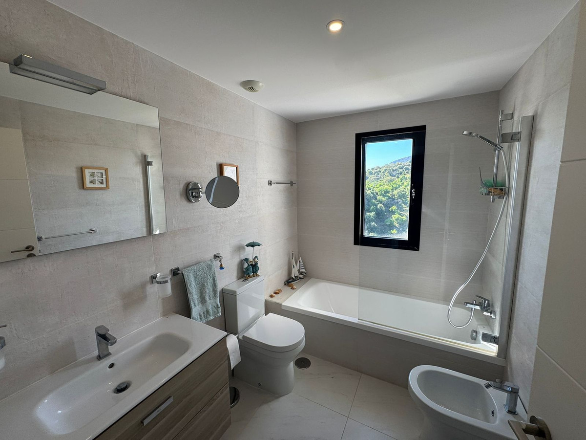 Appartement te koop in Estepona | 4 slaapkamers H5359306