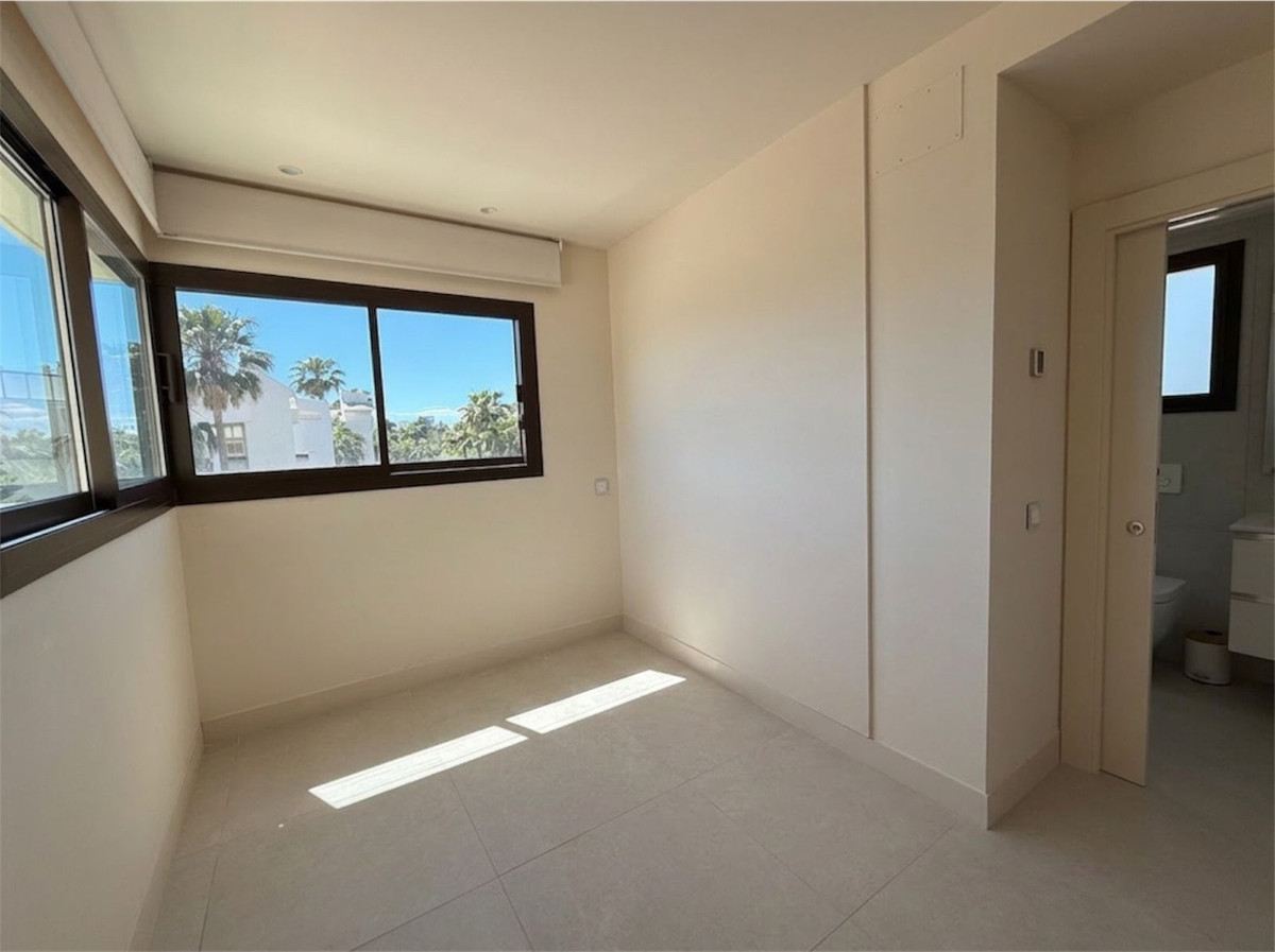 Appartement te koop in Estepona | 3 slaapkamers H5359384