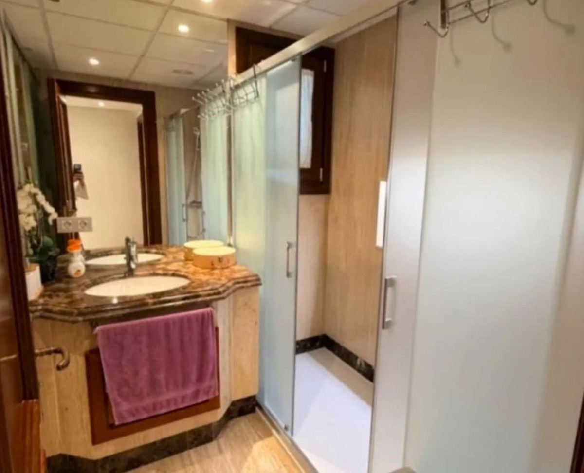 Appartement te koop in Estepona | 3 slaapkamers H5360413