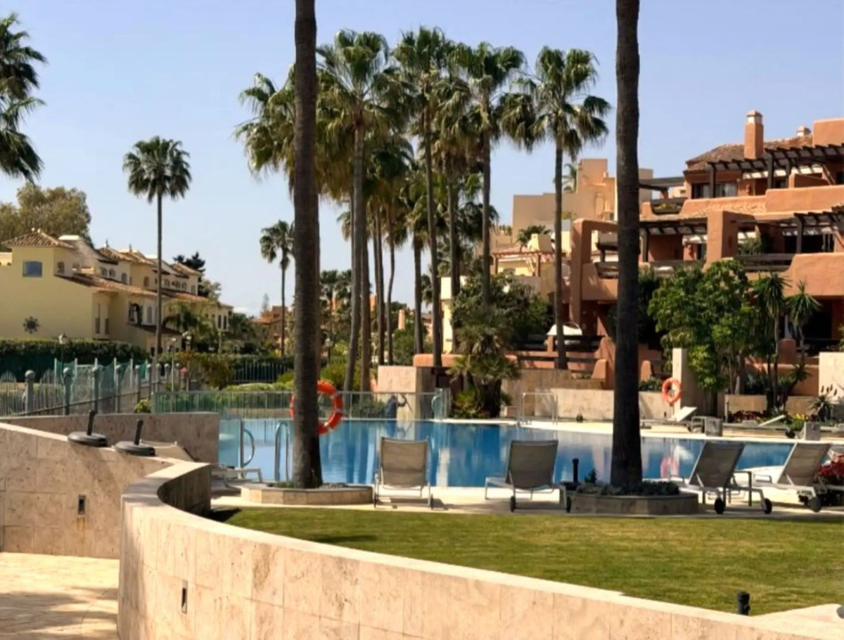 Appartement te koop in Estepona | 3 slaapkamers H5360413