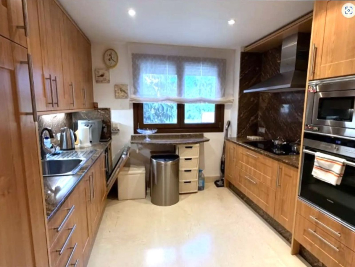 Appartement te koop in Estepona | 3 slaapkamers H5360413