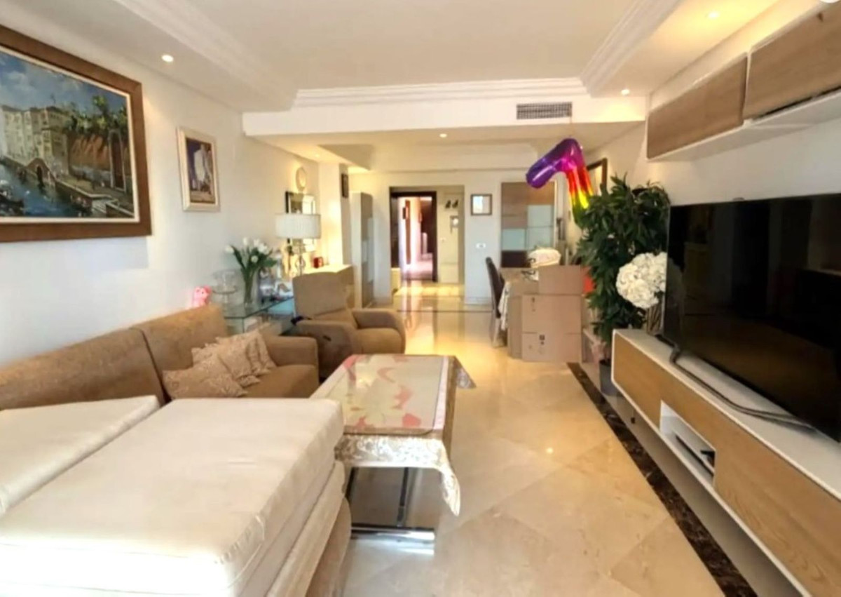 Appartement te koop in Estepona | 3 slaapkamers H5360413