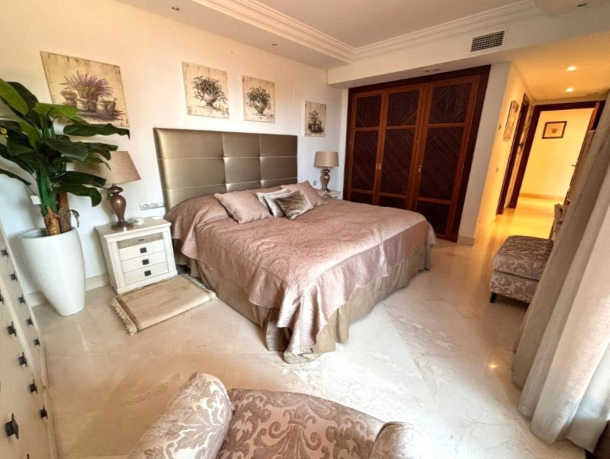 Appartement te koop in Estepona | 3 slaapkamers H5360413