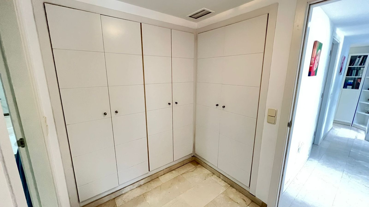 Appartement te koop in Estepona | 3 slaapkamers H5360725