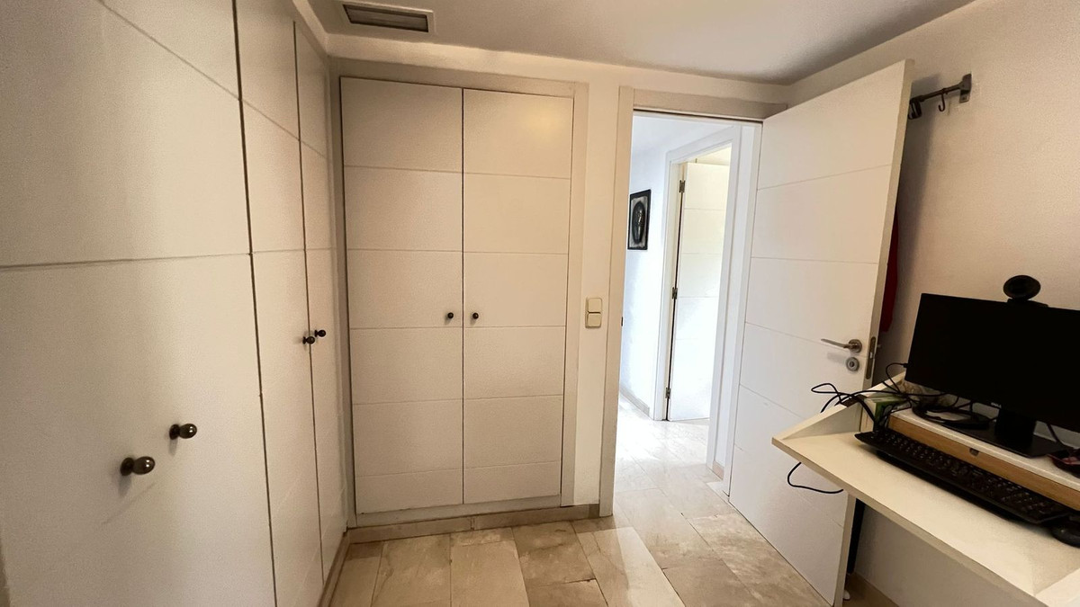 Appartement te koop in Estepona | 3 slaapkamers H5360725