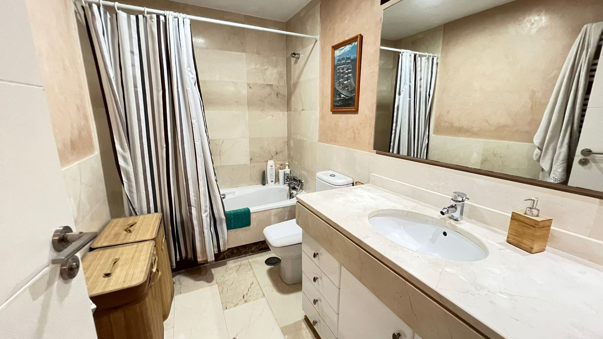 Appartement te koop in Estepona | 3 slaapkamers H5360725