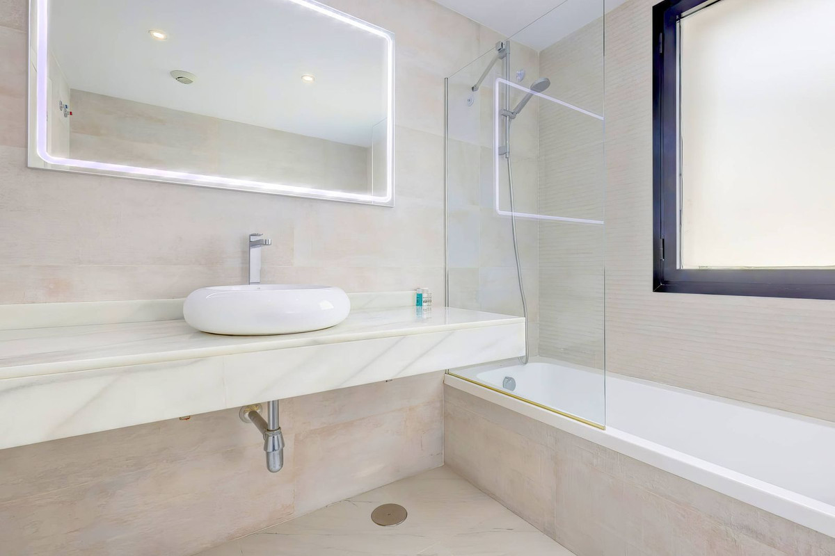 Appartement te koop in Estepona | 2 slaapkamers H5360740