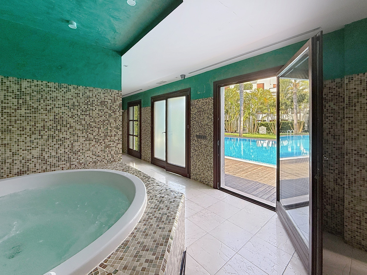 Appartement te koop in Estepona | 2 slaapkamers H5360860