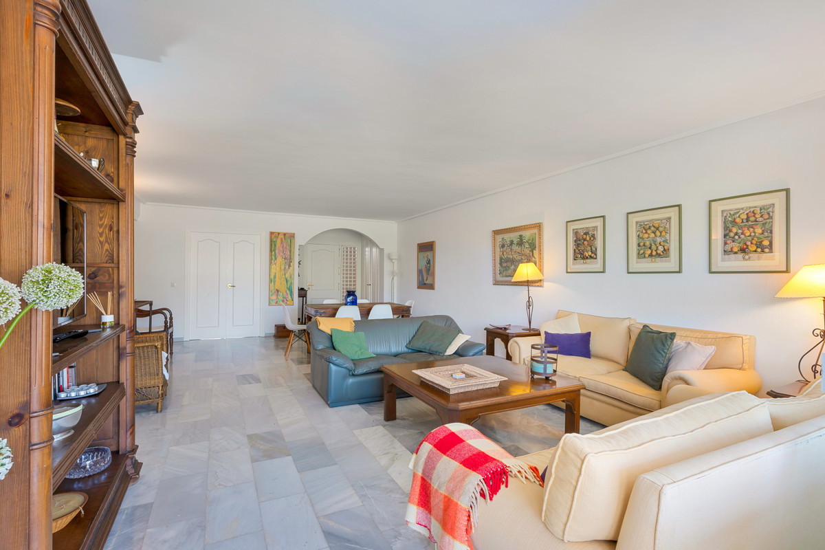 Appartement te koop in Estepona | 3 slaapkamers H5360863