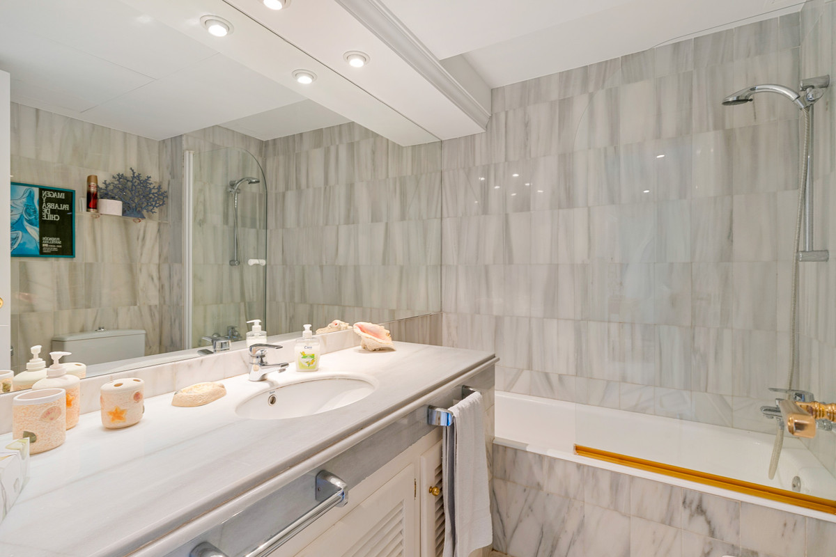 Appartement te koop in Estepona | 3 slaapkamers H5360863