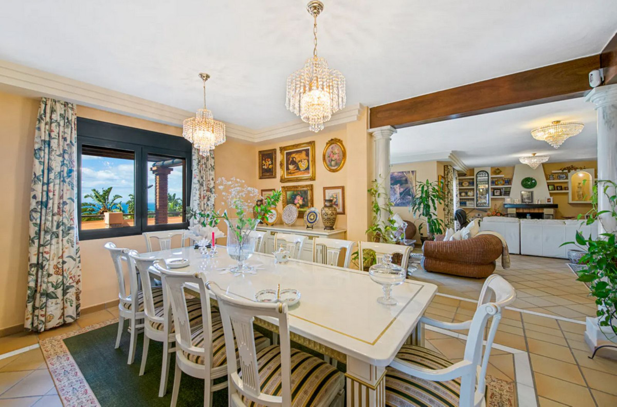 Appartement te koop in Estepona | 6 slaapkamers H5361265