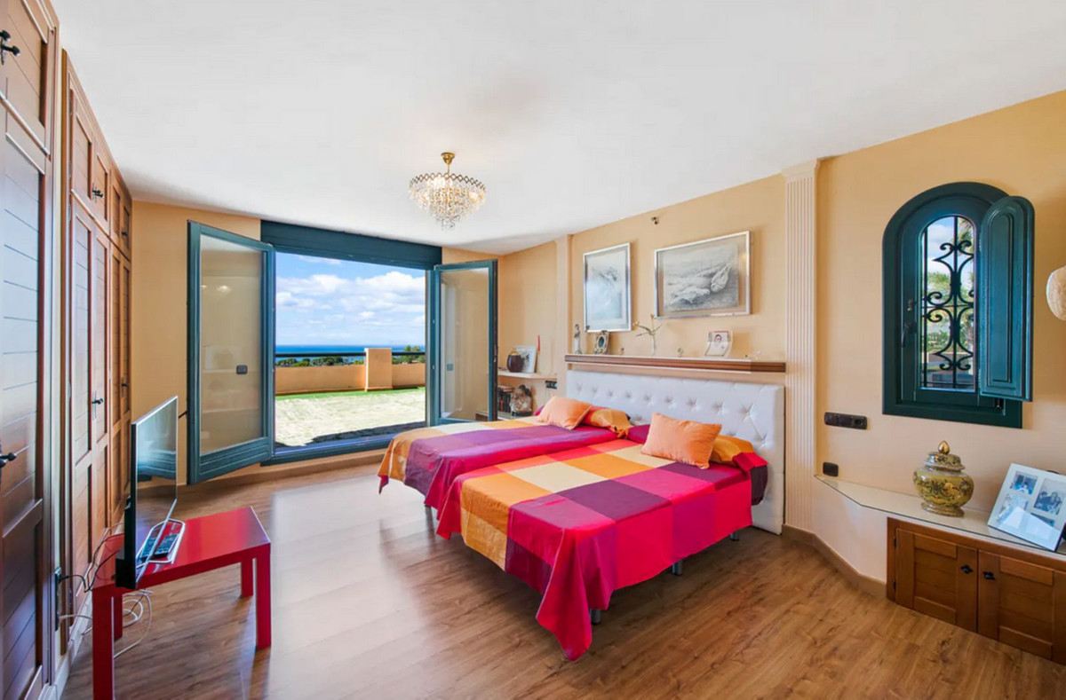Appartement te koop in Estepona | 6 slaapkamers H5361265