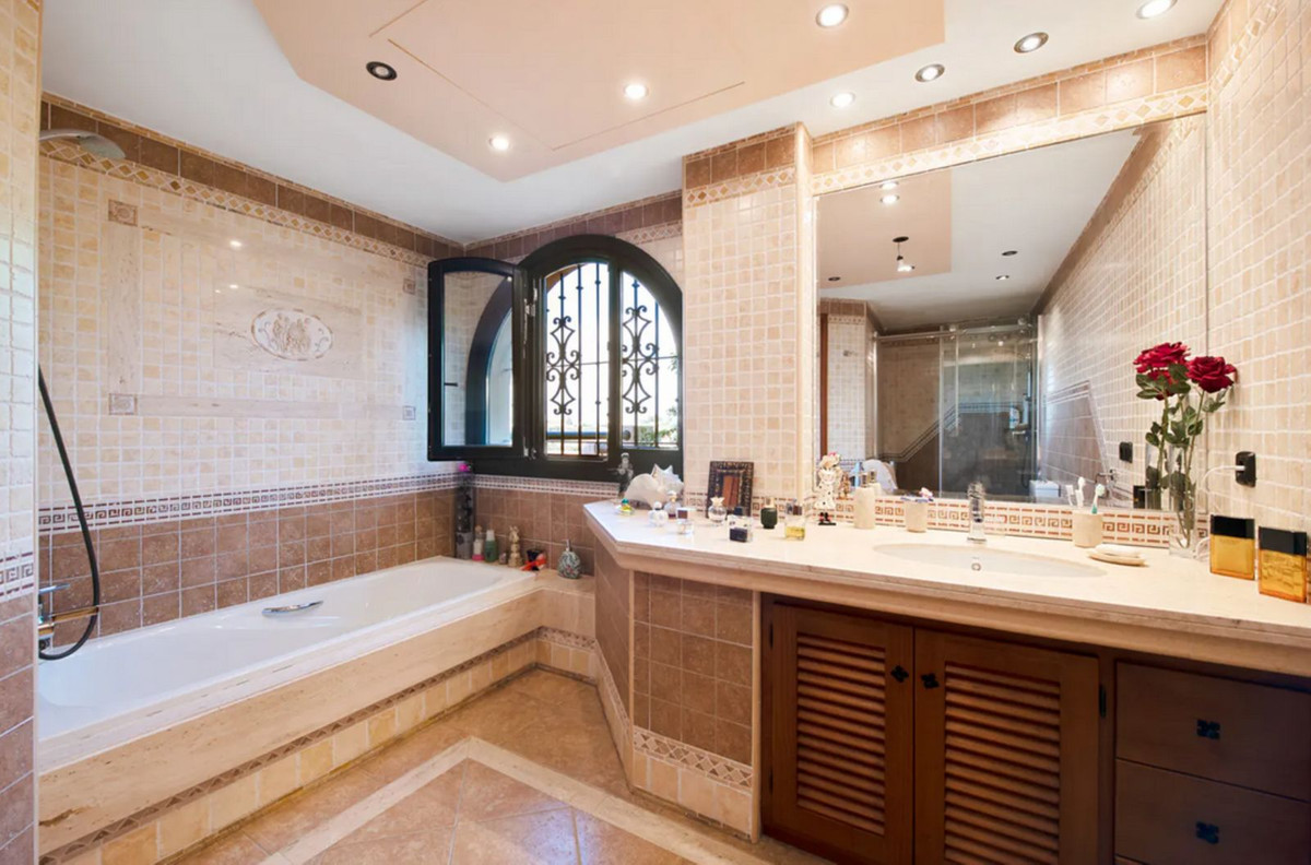 Appartement te koop in Estepona | 6 slaapkamers H5361265